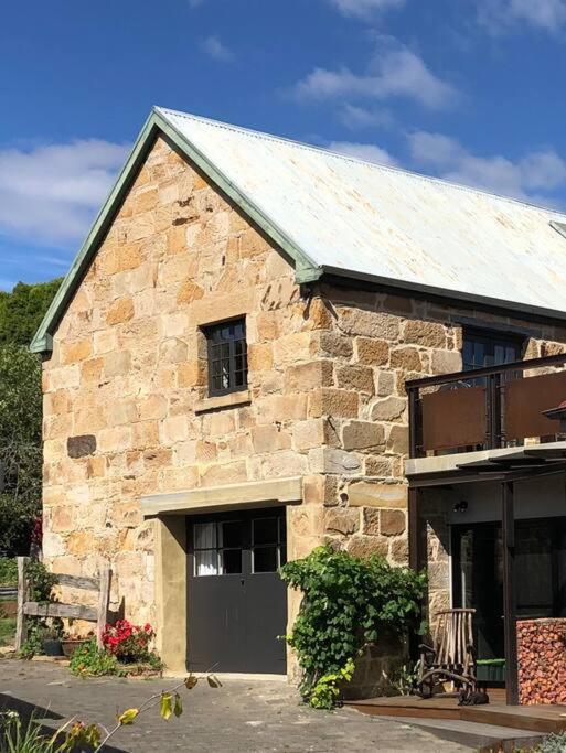 Macquarie Street Stable Apartment *