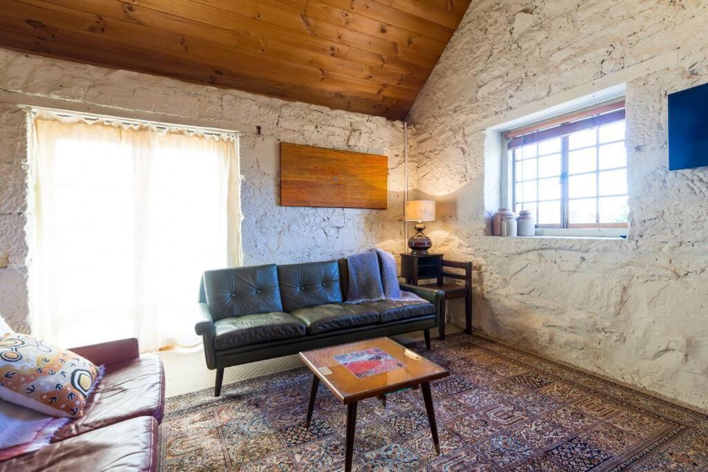 Macquarie Street Stable Apartment Hobart