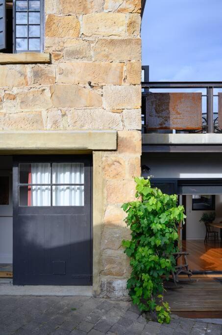 Macquarie Street Stable Apartment