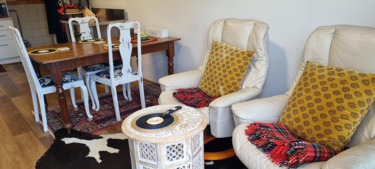 Waterfront Abode - 2 Bedrooms Apartment Hobart