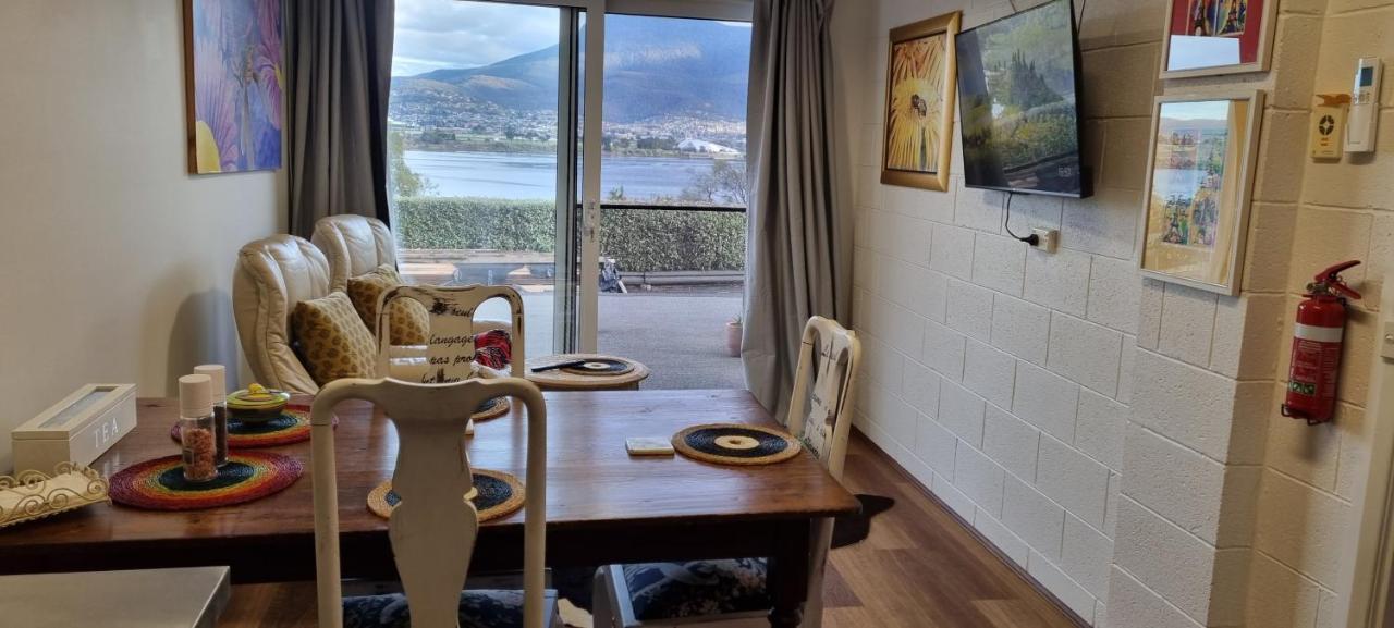 Waterfront Abode - 2 Bedrooms Apartment