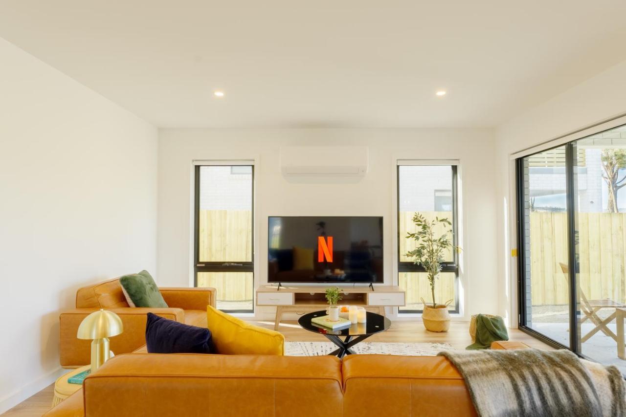 Luxury Waterfront Retreat 4br Award-winning Holiday home