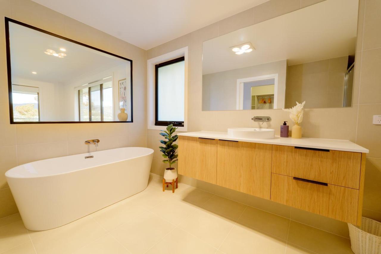 Holiday home Luxury Waterfront Retreat 4br Award-winning *