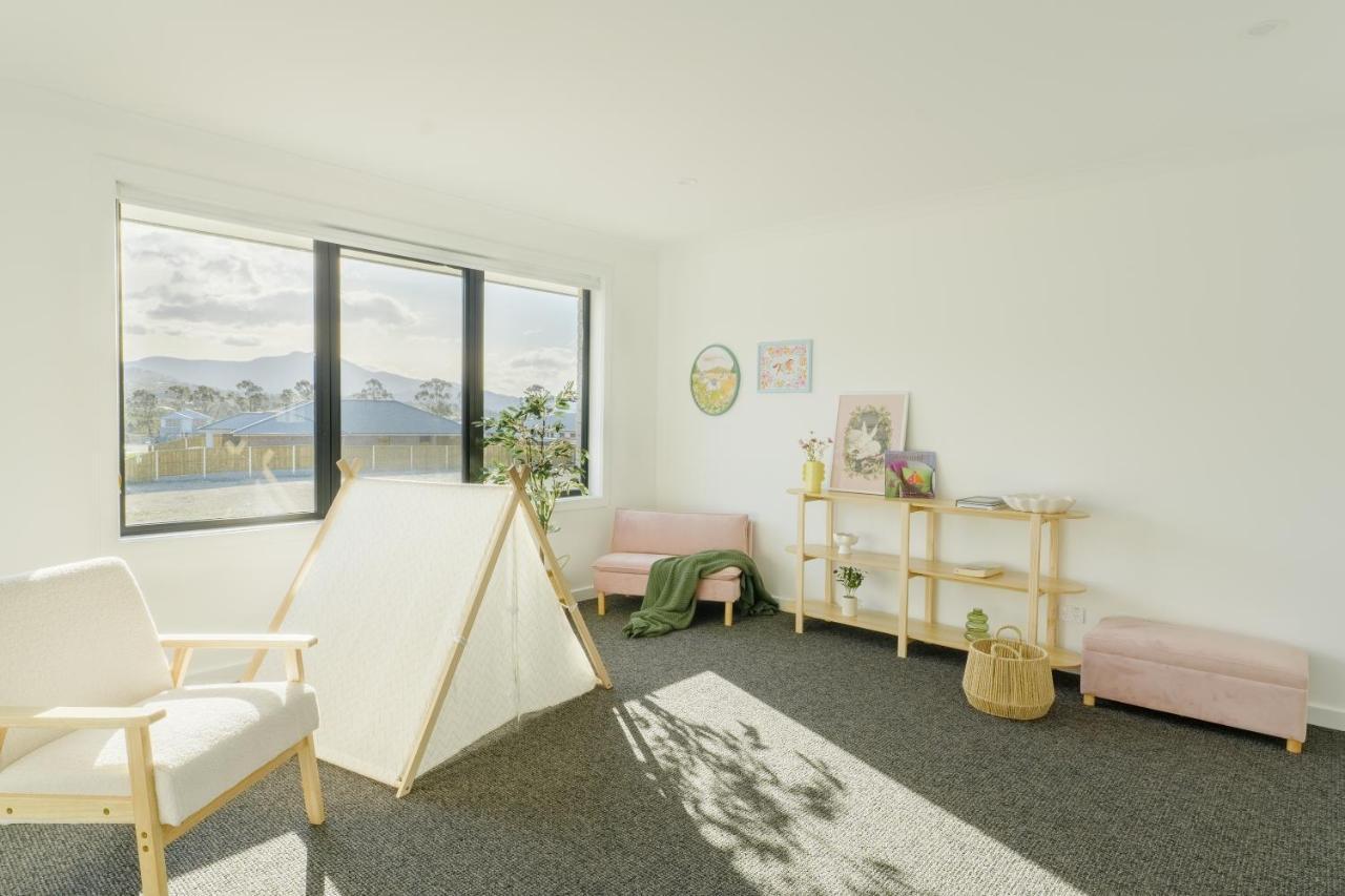 Luxury Waterfront Retreat 4br Award-winning Holiday home *