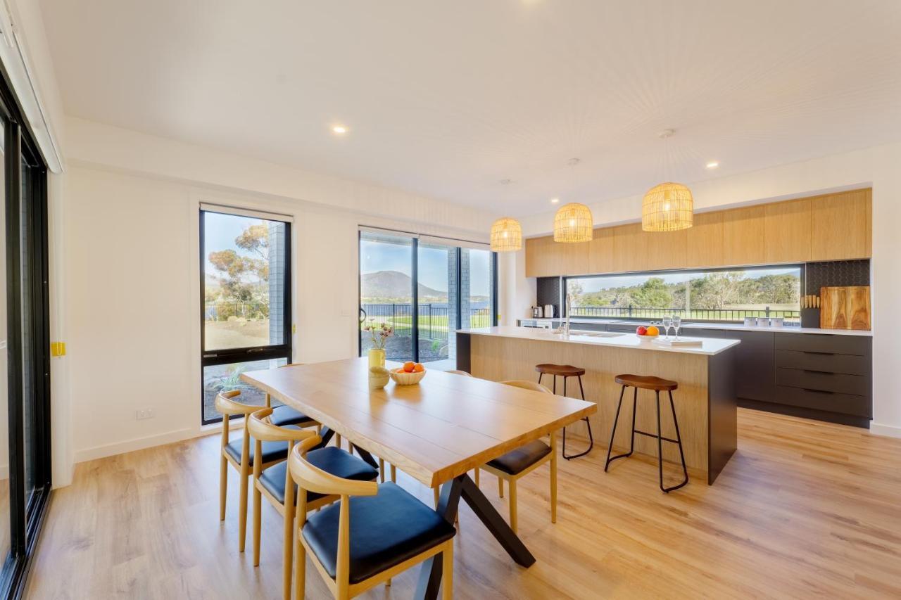 Luxury Waterfront Retreat 4br Award-winning *