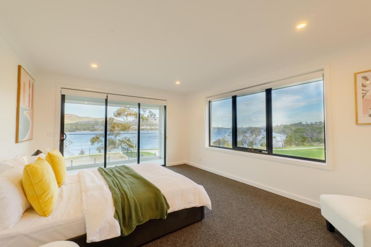 Luxury Waterfront Retreat 4br Award-winning Hobart
