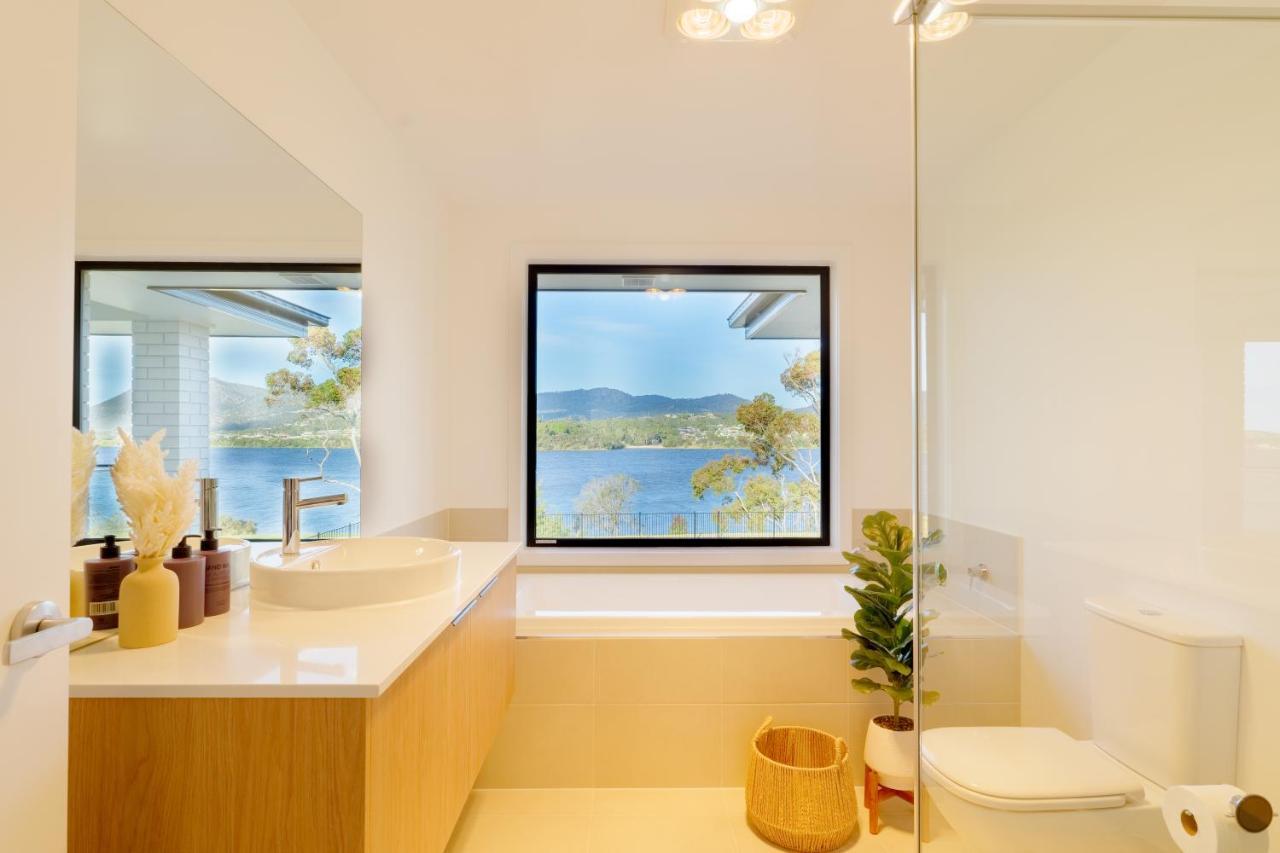 Holiday home Luxury Waterfront Retreat 4br Award-winning Hobart