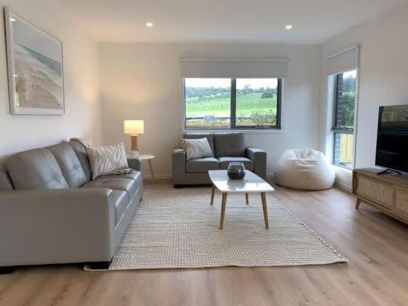 Vineyard Views Brand New Sleeps 6 20 Mins To Cbd Hobart