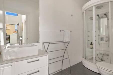 Holiday home The View Sandy Bay 5 Bedroom