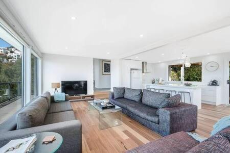 Holiday home House On The Hill With A View-sleeps 12 Hobart