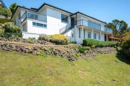 House On The Hill With A View-sleeps 12