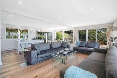 Holiday home House On The Hill With A View-sleeps 12 *