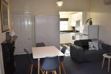 Holiday home Comfy With Carpark 2 Minutes To Cbd Hobart