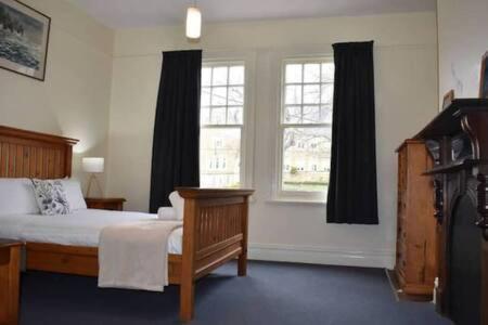 Comfy With Carpark 2 Minutes To Cbd Holiday home Hobart
