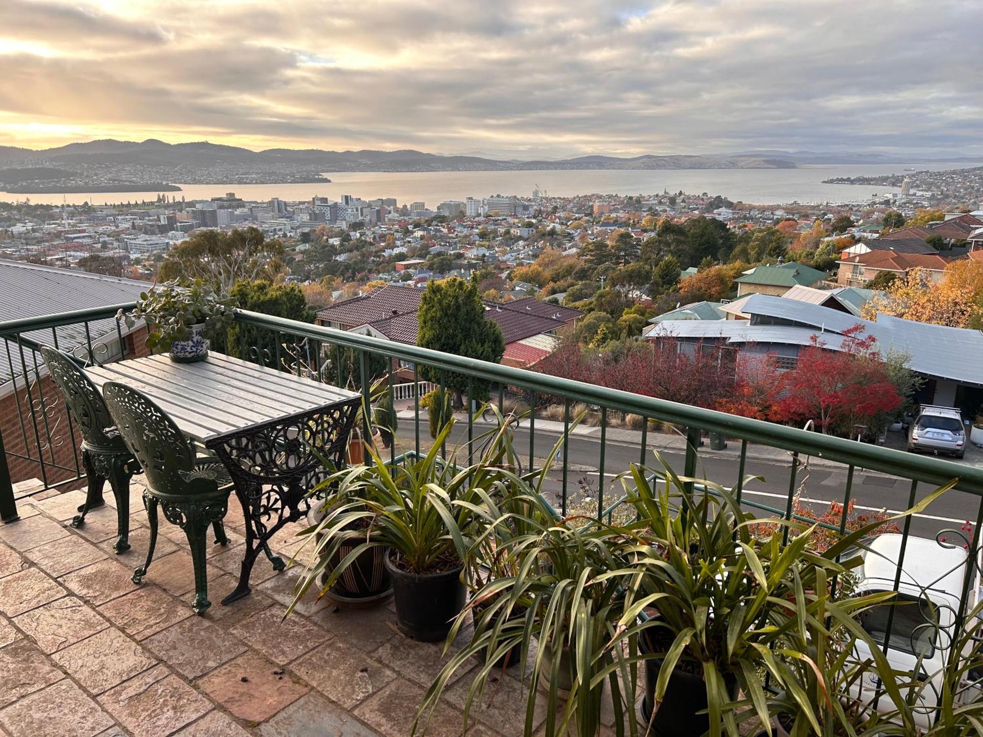 Vista * Hobart