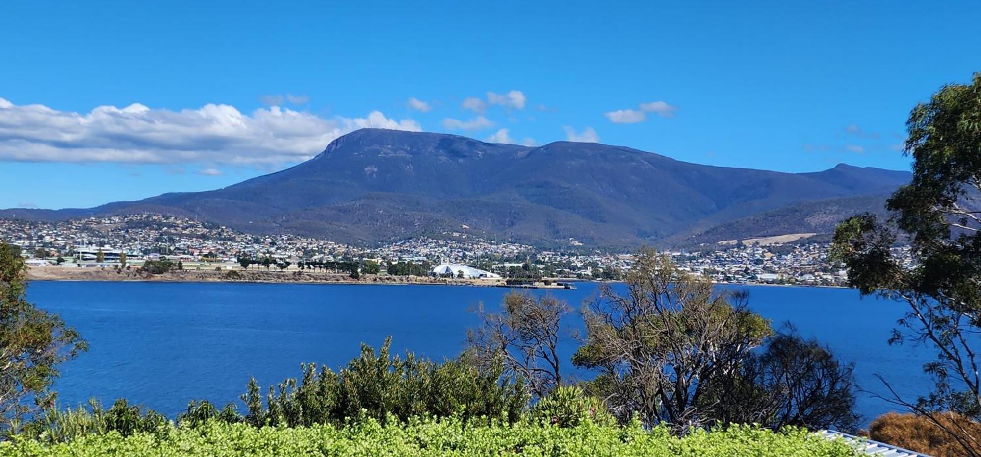 Waterfront Abode - 2 Bedrooms Hobart