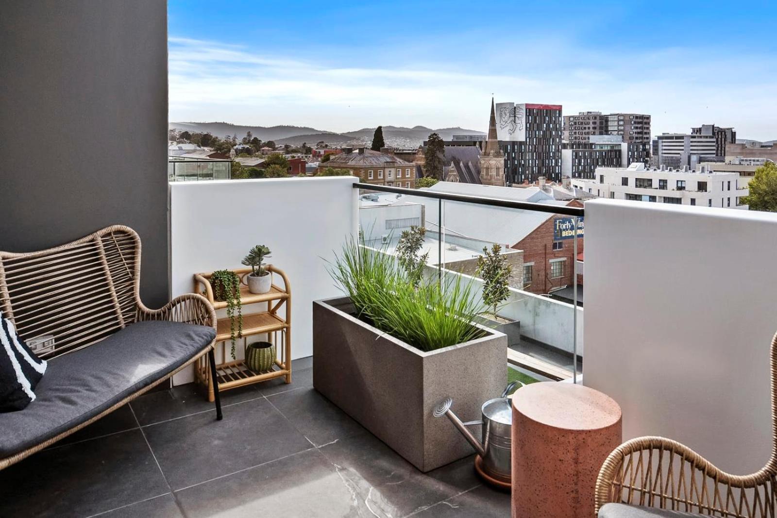 Apartment Cityscape At The Elliott In The Heart Of