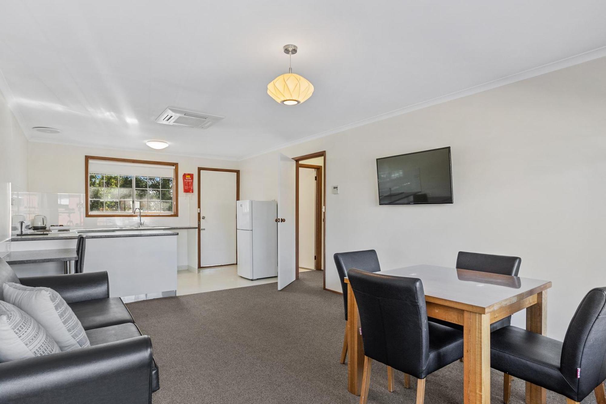 Riverfront Motel & Restaurant Aparthotel 3*