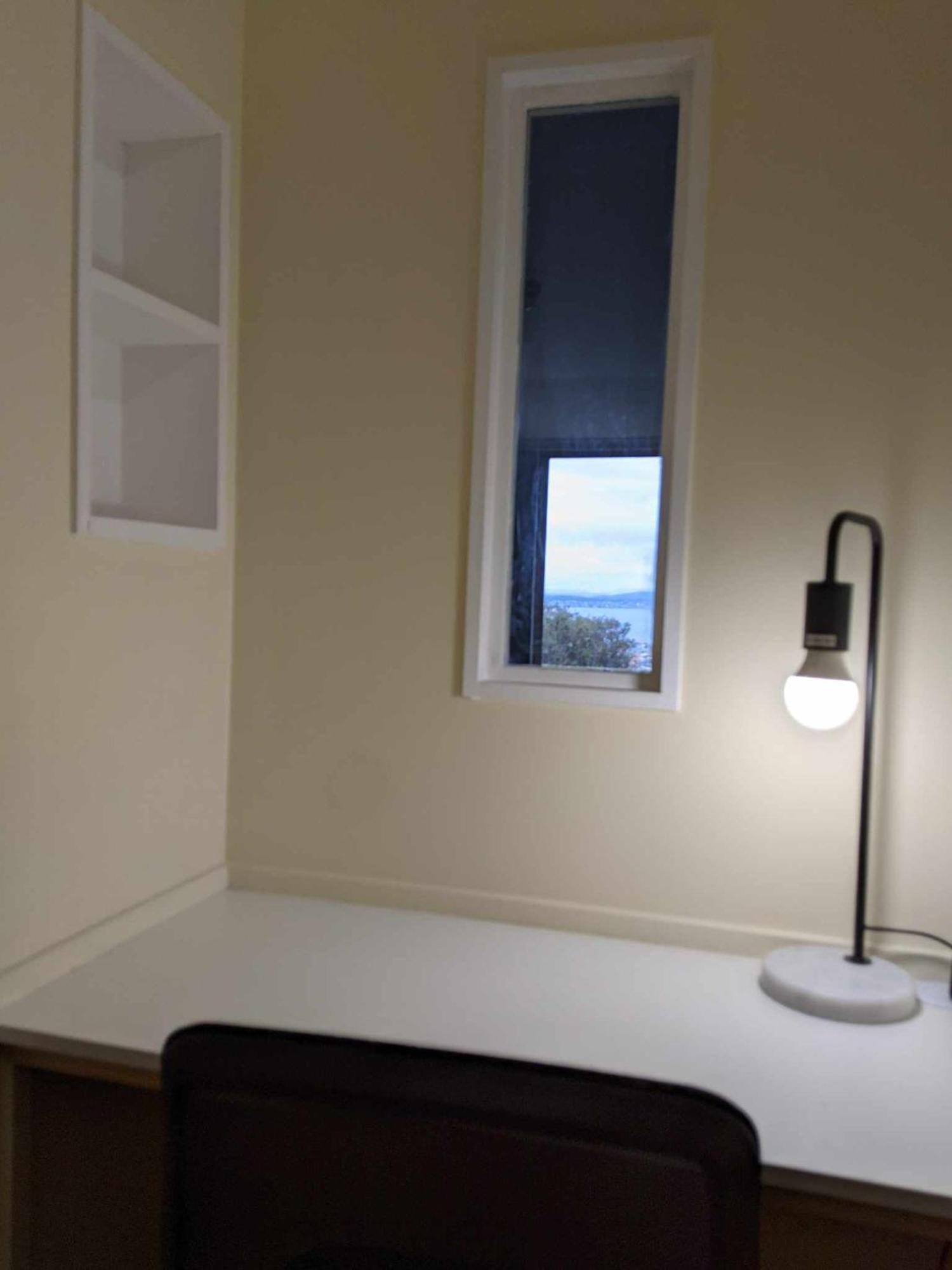 'self-contained' Studio, Walk To Town. Apartment
