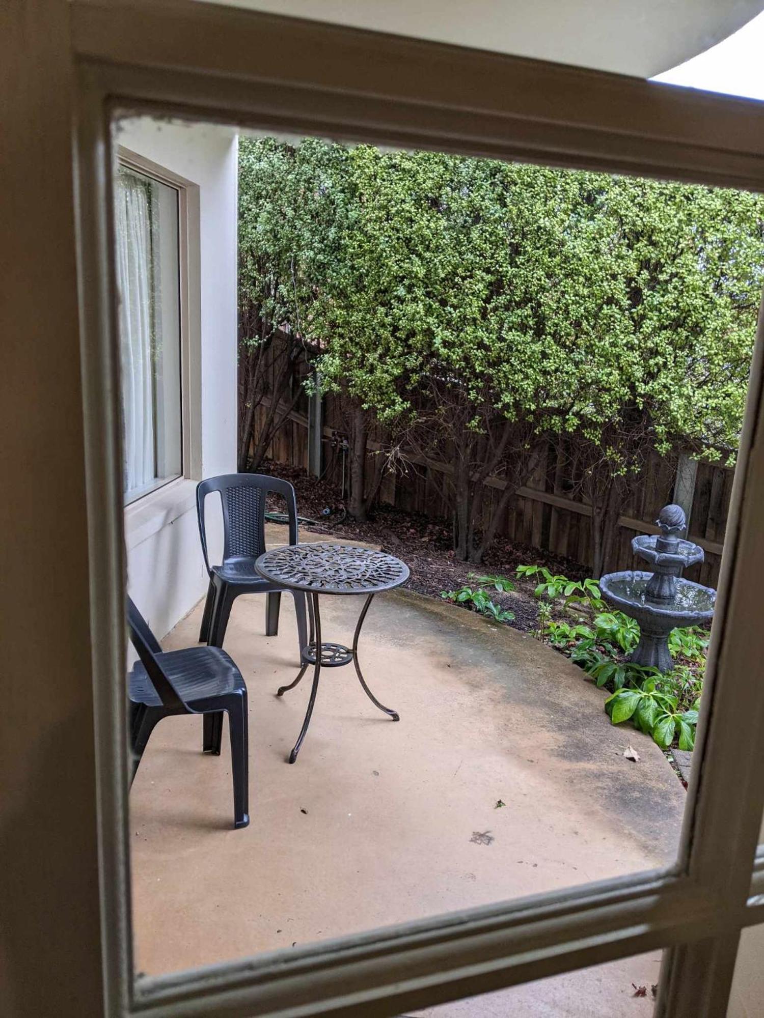 Apartment 'self-contained' Studio, Walk To Town. *