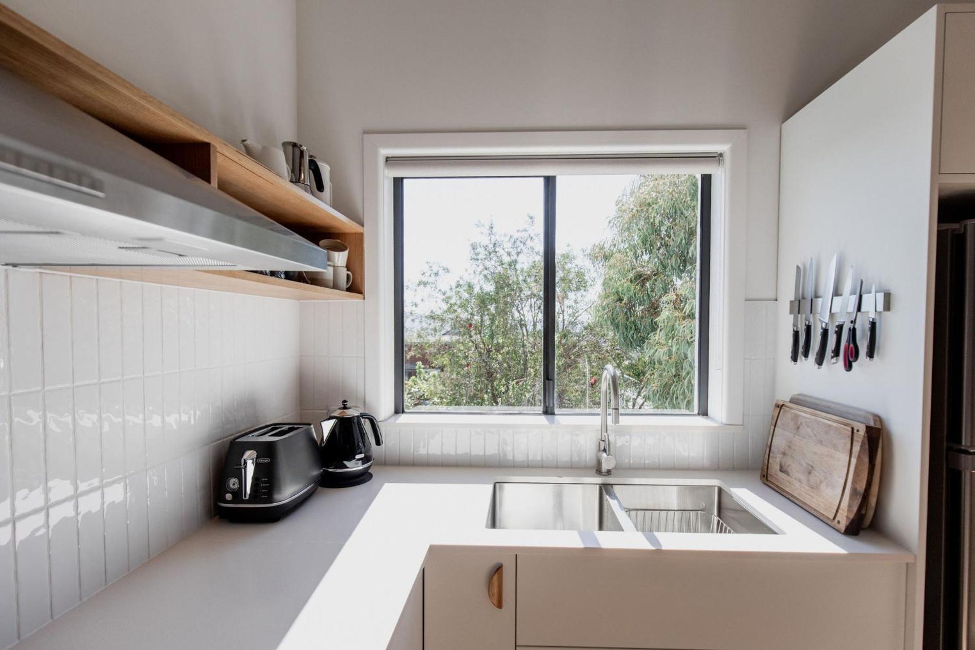 Trendy In The Heart Of West Apartment *