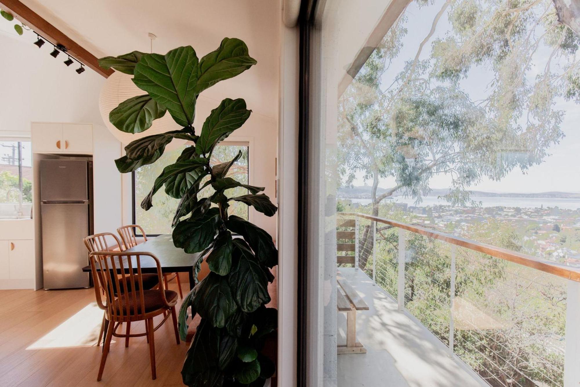 Trendy In The Heart Of West Apartment *