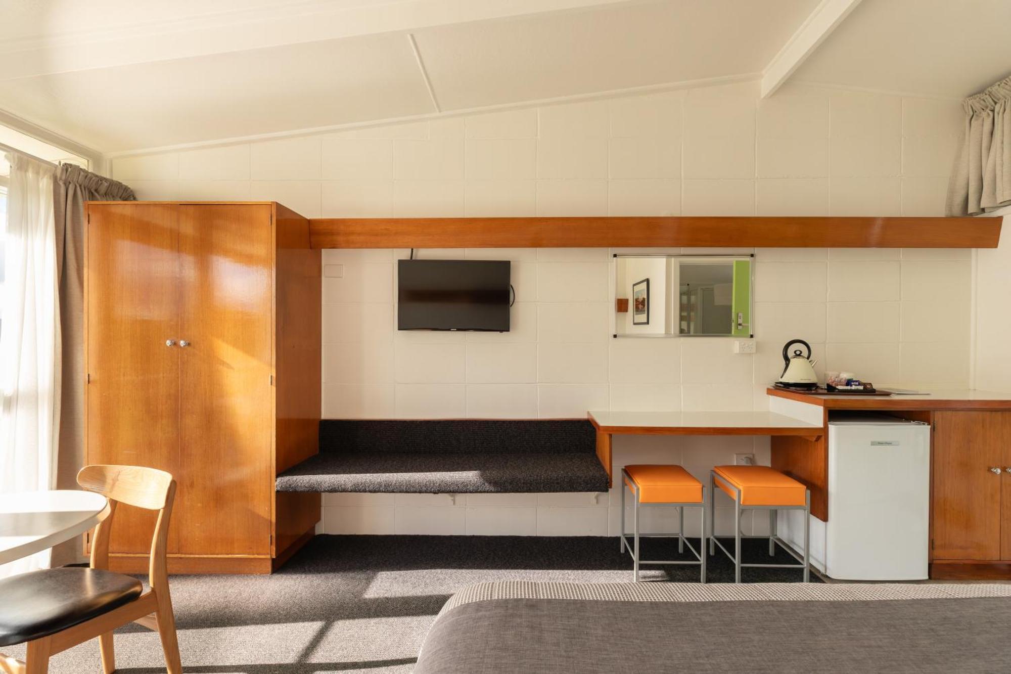 Riverfront & Aparthotel 3*