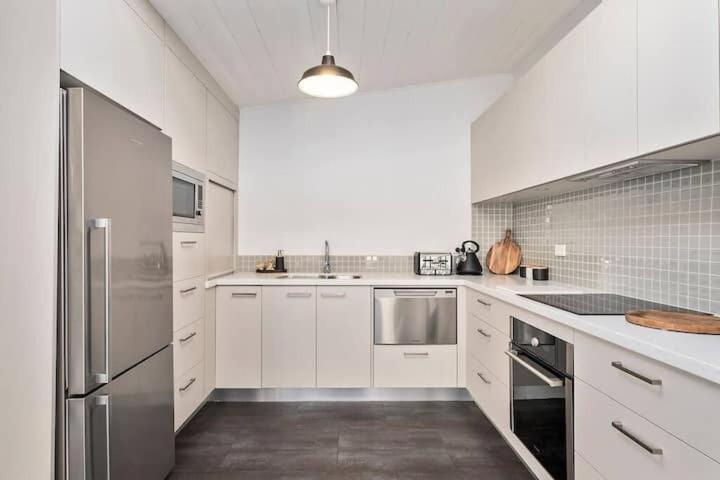 Irresistible Renovated 1840 Inner-city Hobart