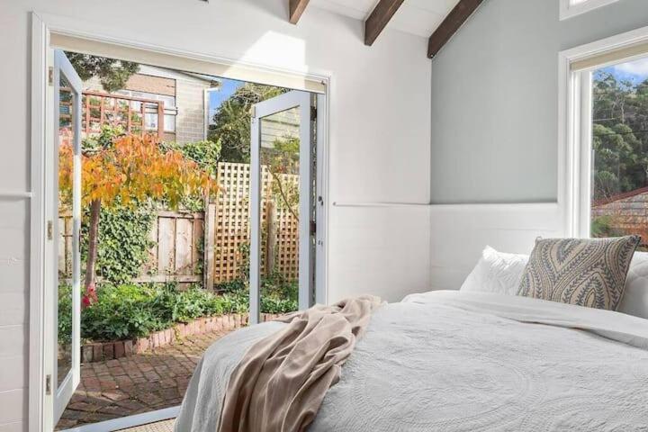 Irresistible Renovated 1840 Inner-city Holiday home *