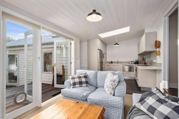 Irresistible Renovated 1840 Inner-city Holiday home Hobart