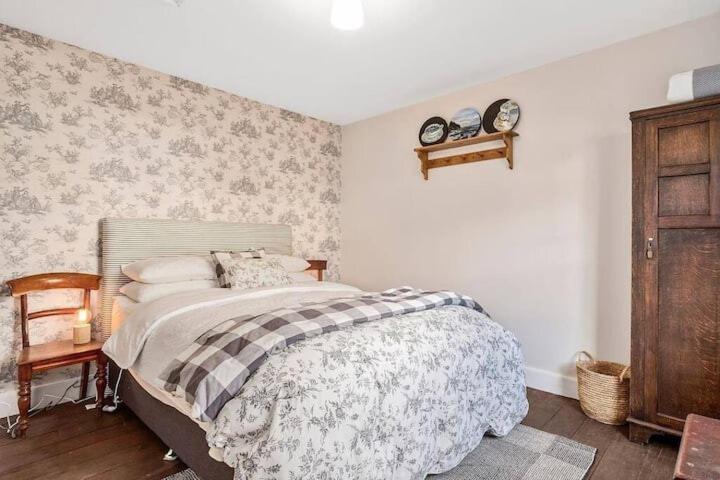 Irresistible Renovated 1840 Inner-city *