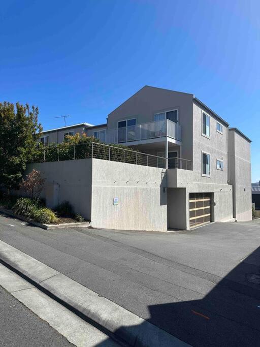 Fringe Modern With Car Parking Apartment