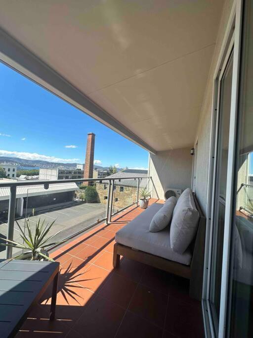 Apartment Fringe Modern With Car Parking Hobart
