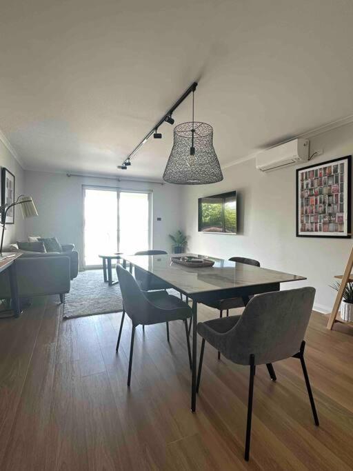 Apartment Fringe Modern With Car Parking Hobart