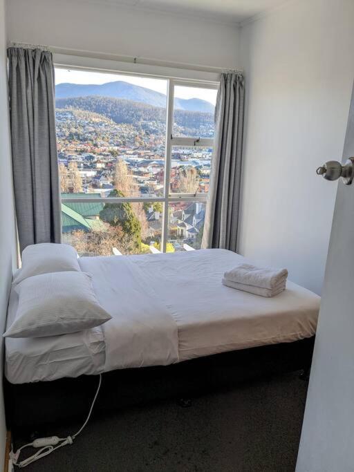 Apartment Bayley 2 - Walk To From 2 Bedroom With And Mountain Views *