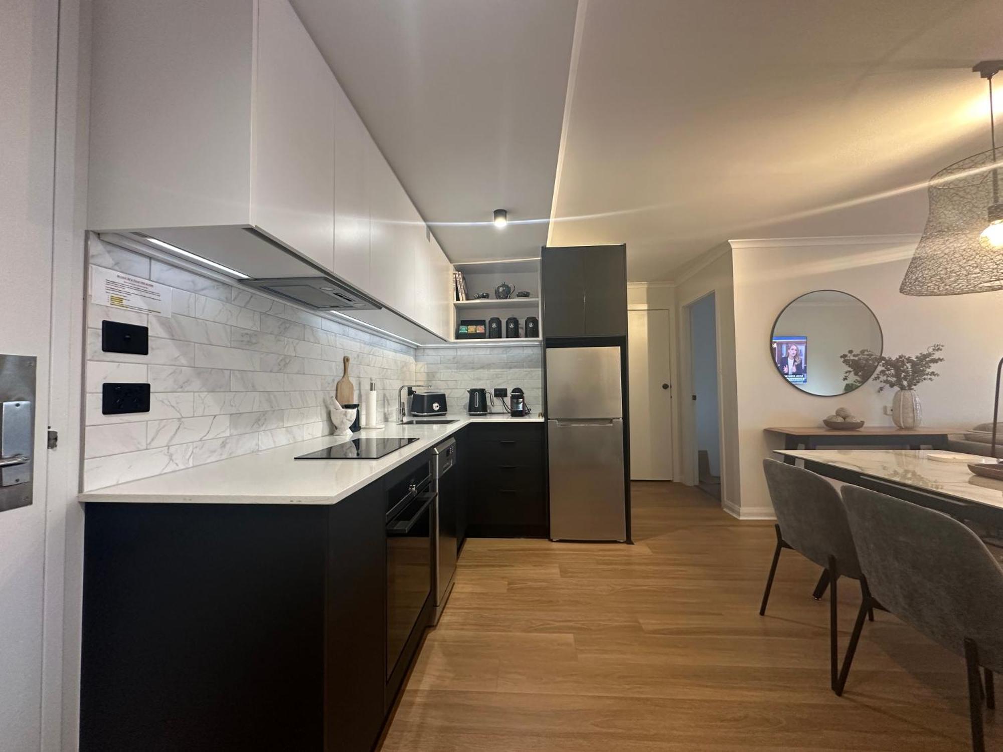 Fringe Modern With Car Parking Apartment *