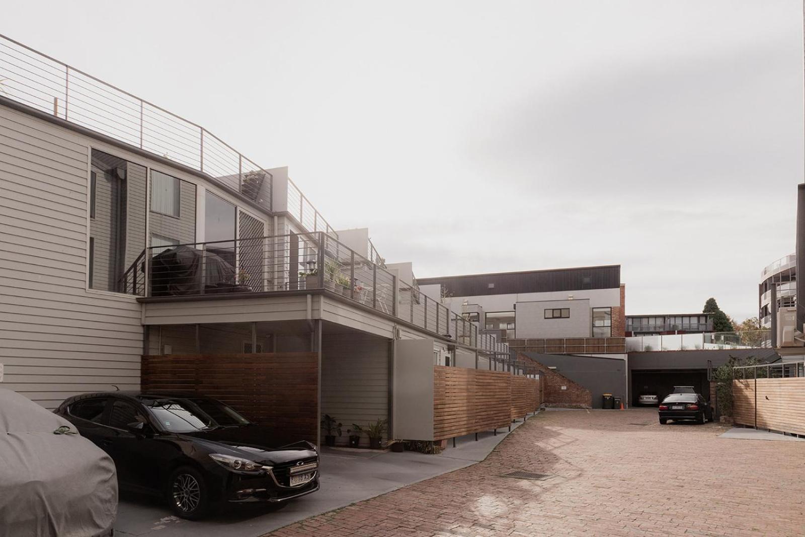Spacious Modern Terrace In The Heart Of Cbd Hobart