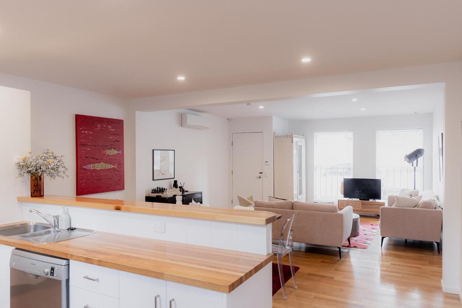 Spacious Modern Terrace In The Heart Of Cbd Apartment