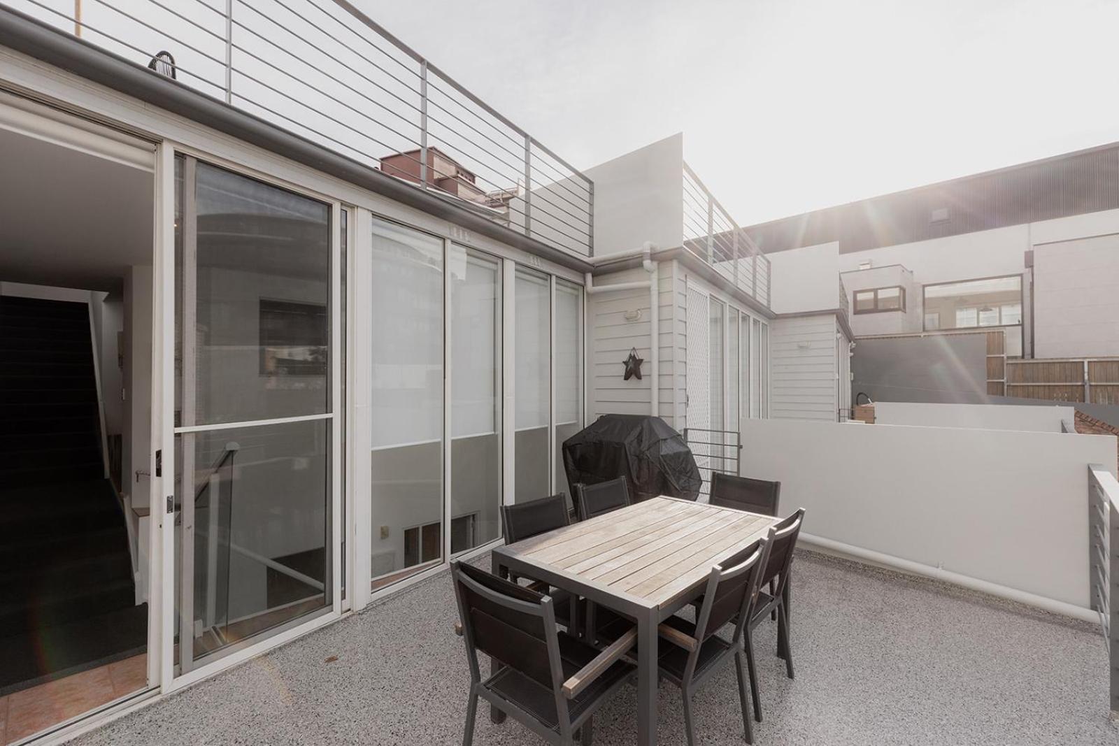 Spacious Modern Terrace In The Heart Of Cbd Apartment *