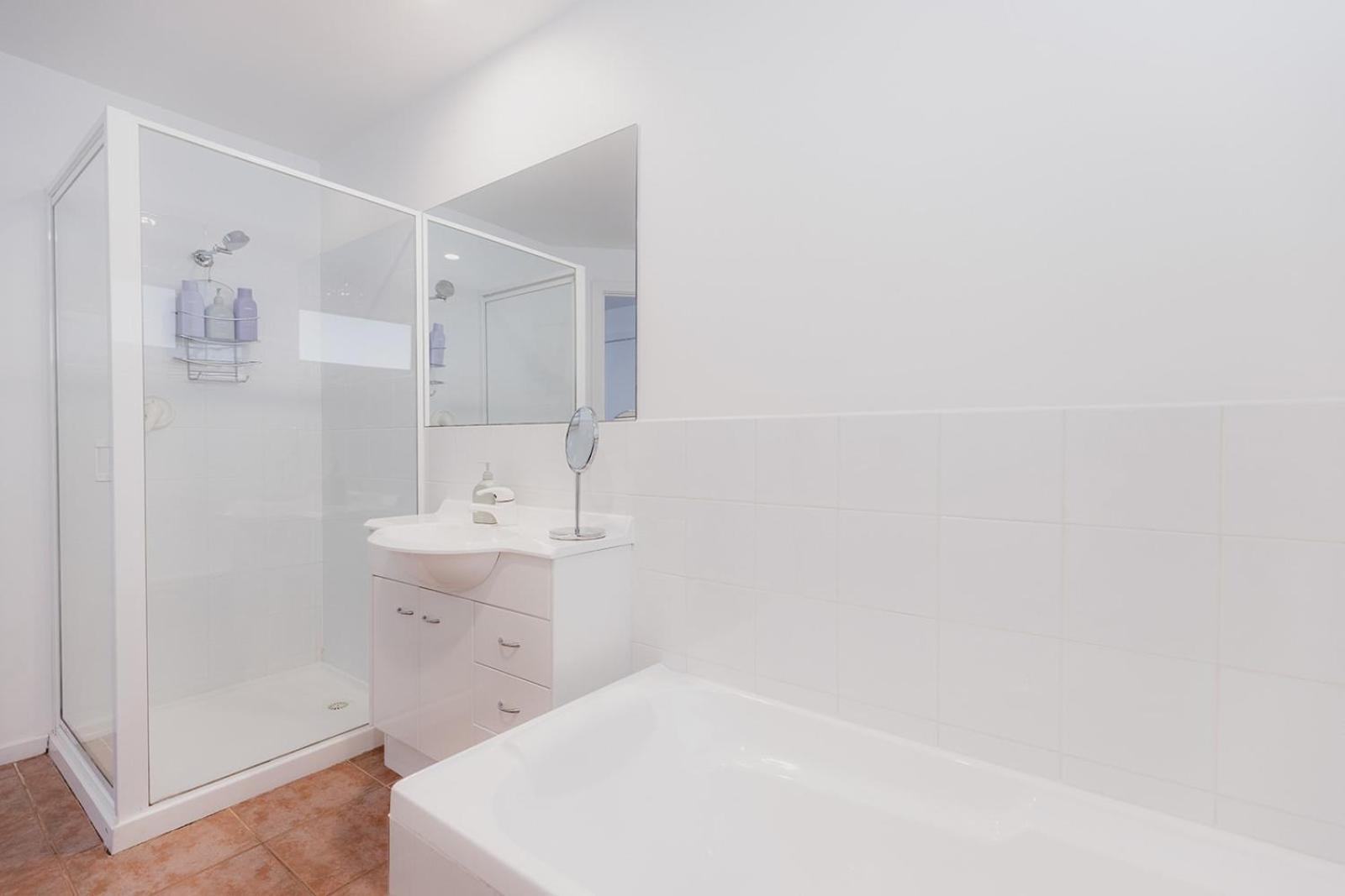 Spacious Modern Terrace In The Heart Of Cbd Apartment *