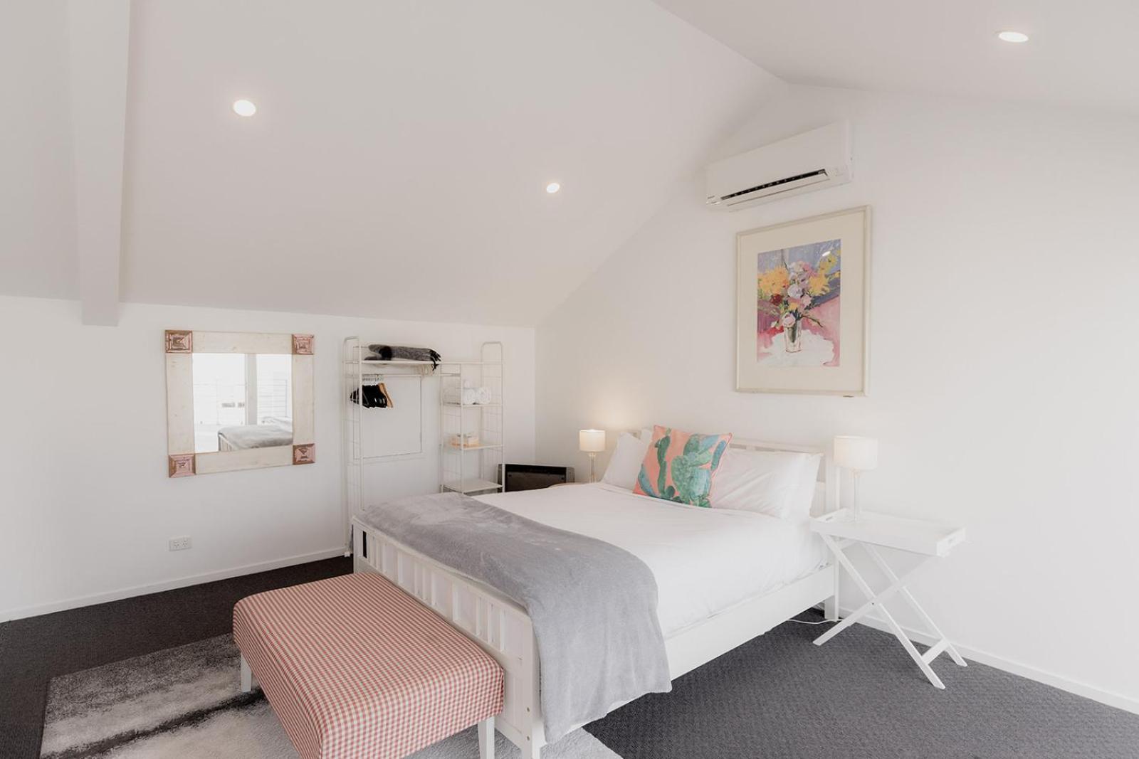 Spacious Modern Terrace In The Heart Of Cbd Apartment Hobart