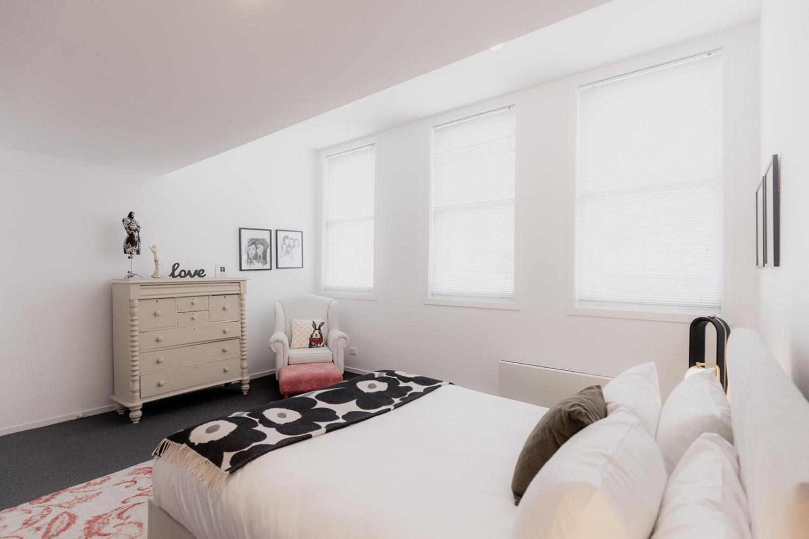 Spacious Modern Terrace In The Heart Of Cbd
