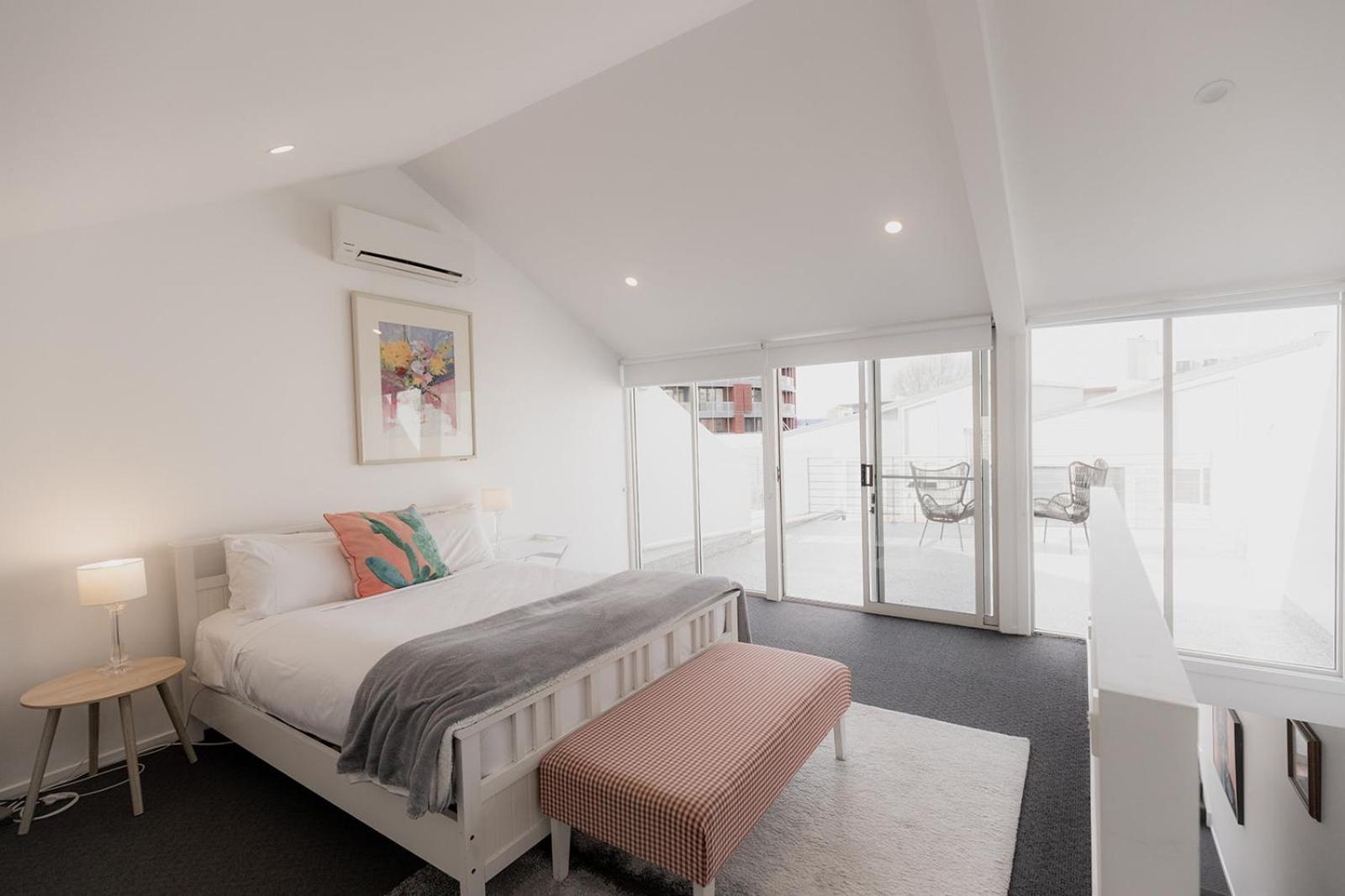 Spacious Modern Terrace In The Heart Of Cbd Apartment *