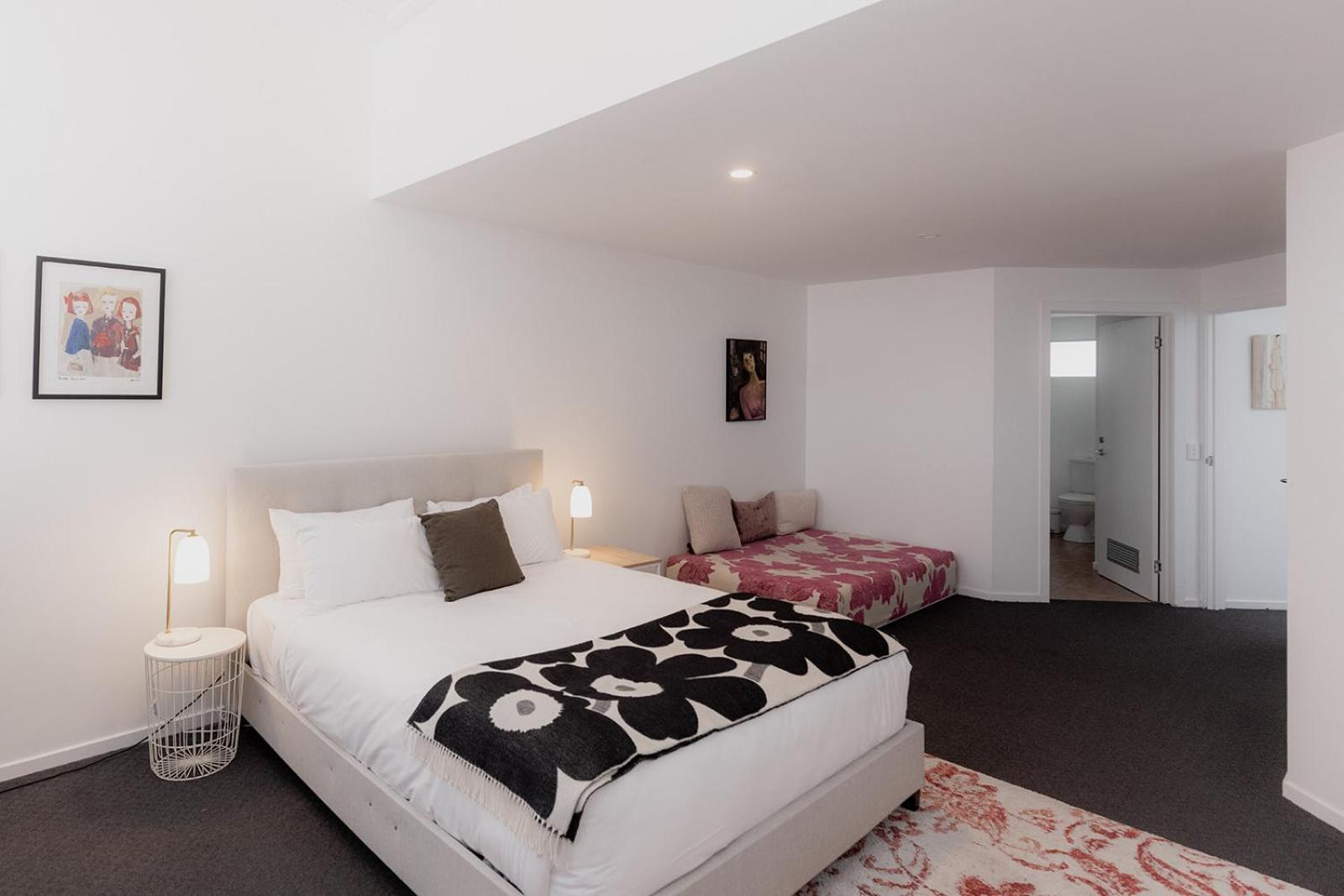 Spacious Modern Terrace In The Heart Of Cbd Apartment Hobart