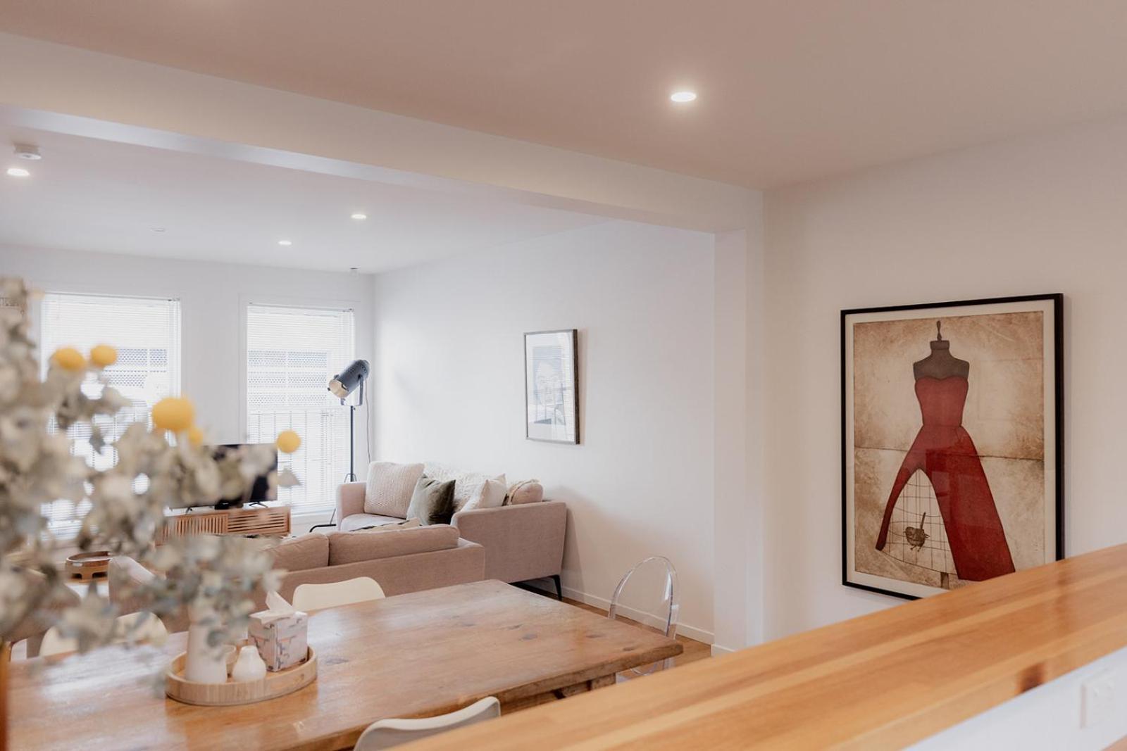 Spacious Modern Terrace In The Heart Of Cbd *