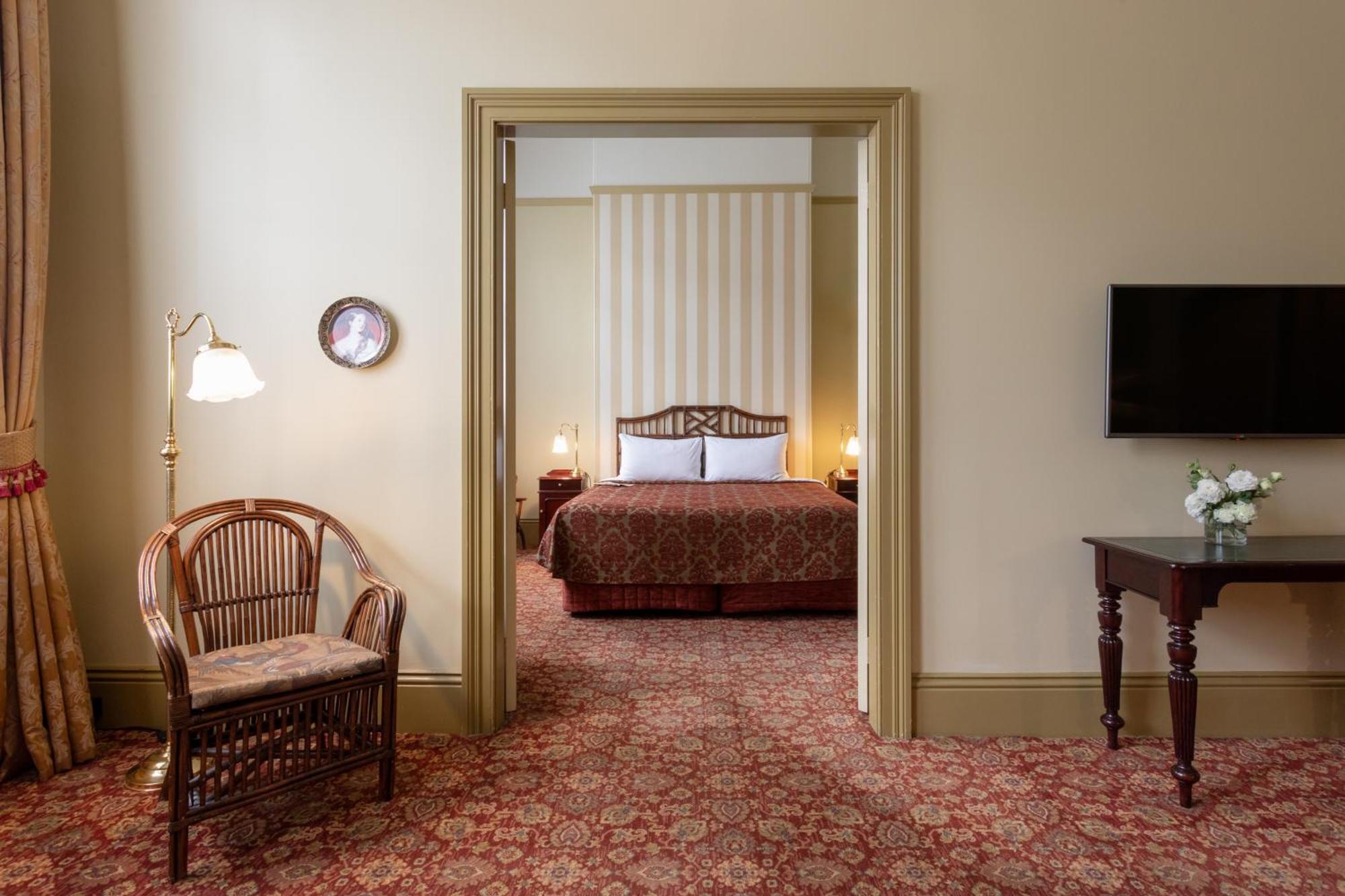 Hadley's Orient 4*