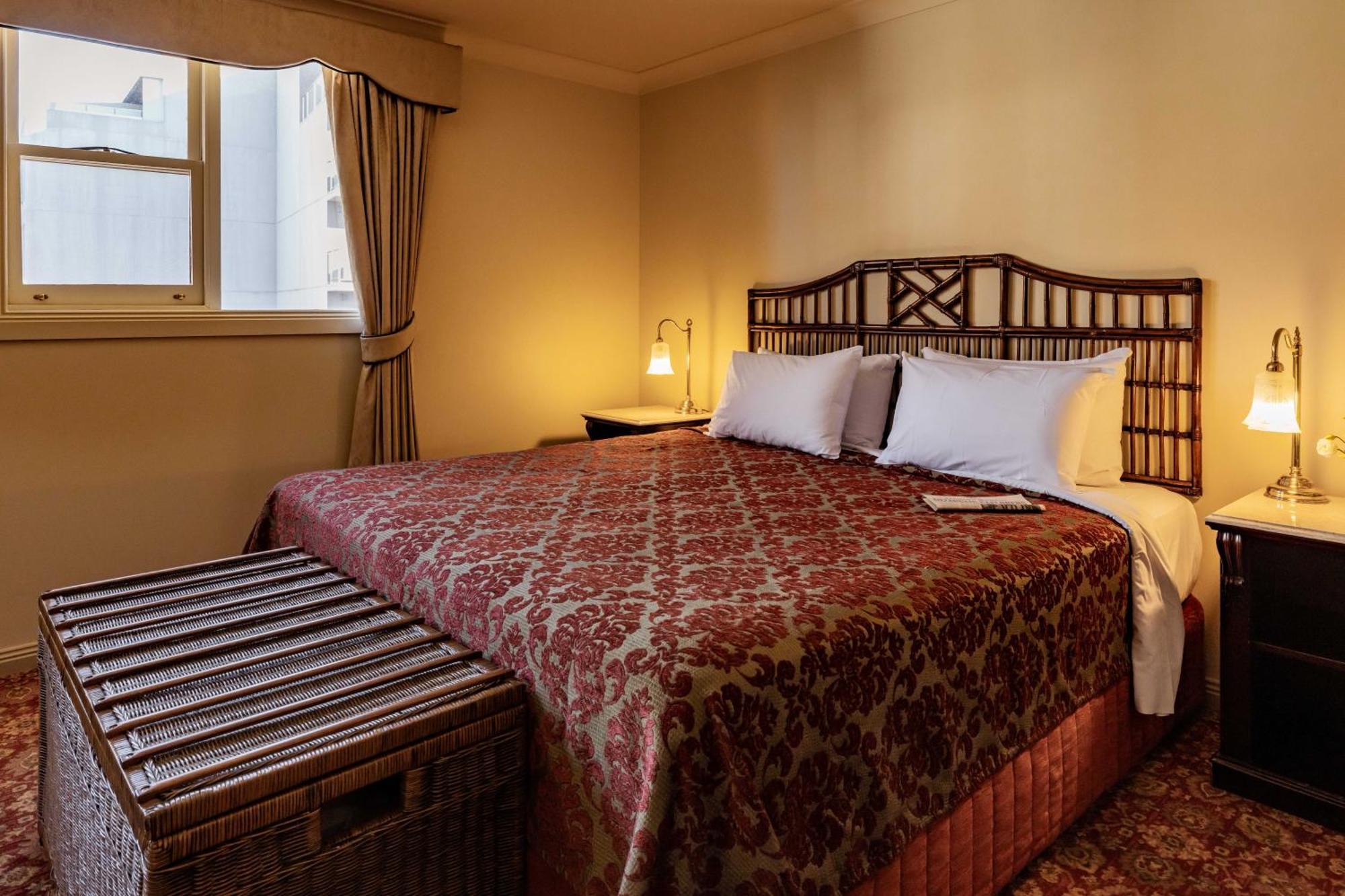 Hadley's Orient Hotel