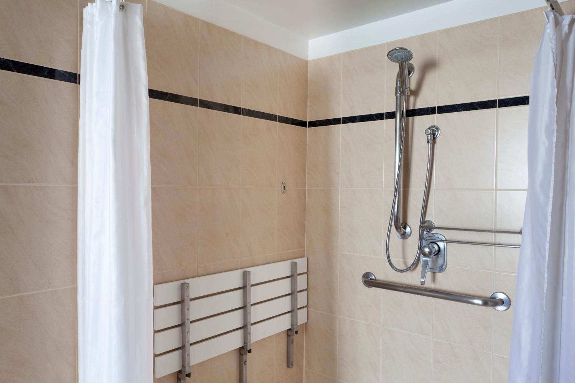 Aparthotel Quest Savoy 4*