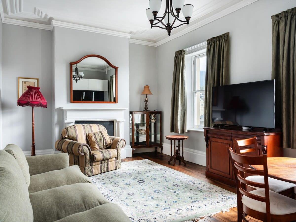 Apartment Parlour 258