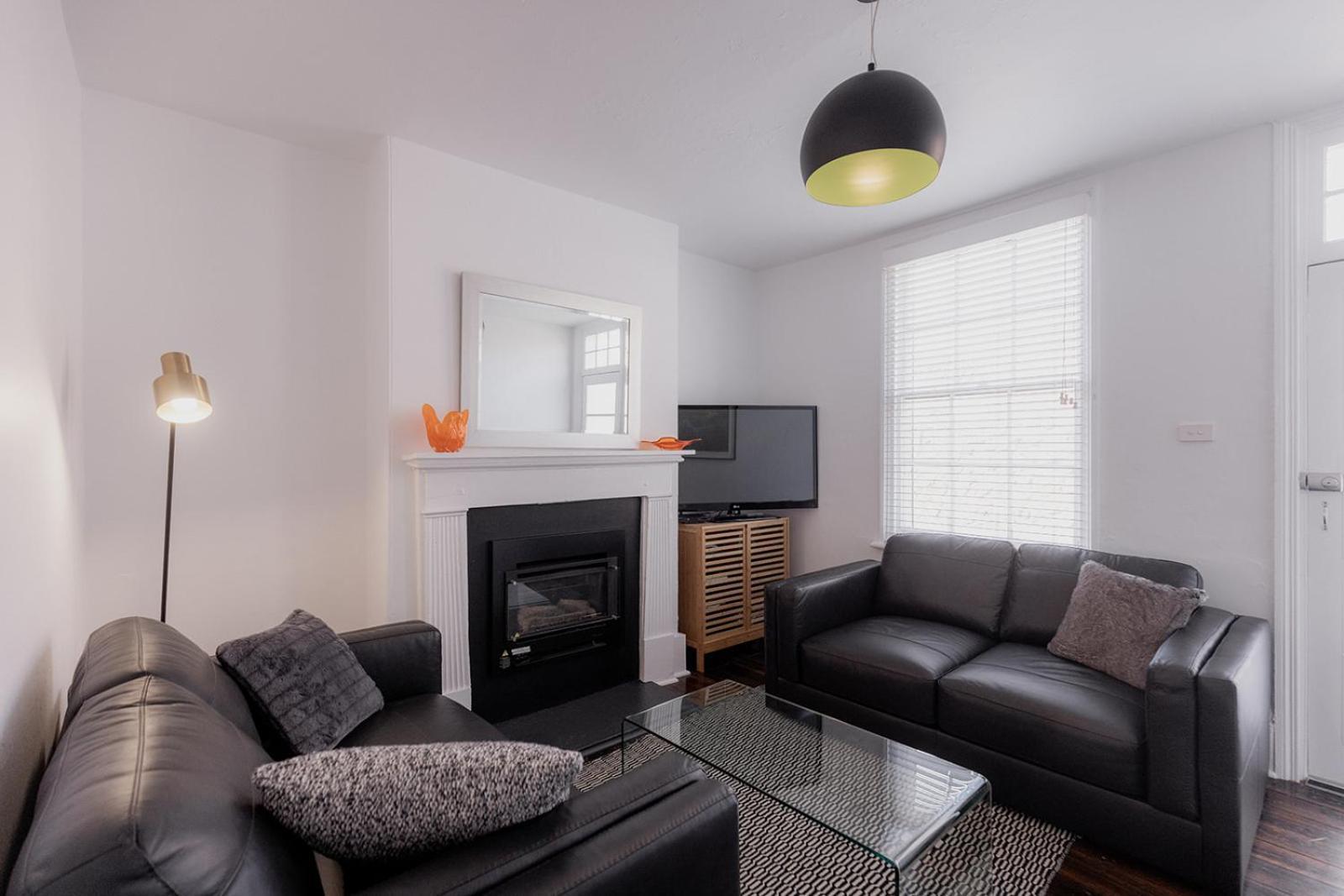 Holiday home 'fifteen' - Heritage Terrace In Battery Point Hobart